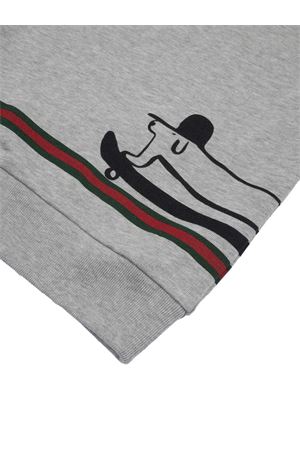 felpa in cotone grigio GUCCI KIDS | 569693XJHCA1183